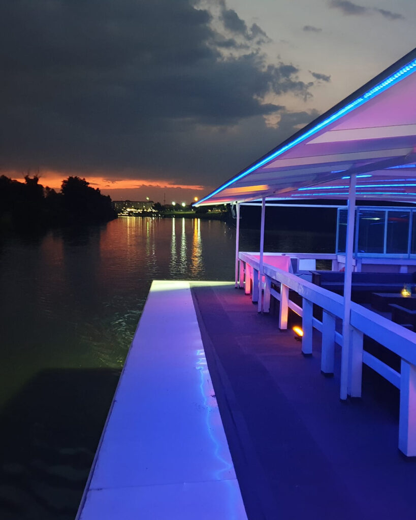 Aqua-Lounge-Vaal-River-Cruises-on-the-Vaal-Meander